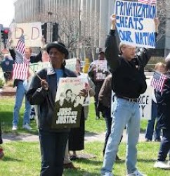 Protesters rally against privatization in St. Louis.